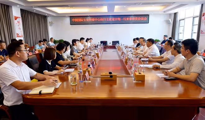 中國國際文化傳播中心執行主席龍宇翔到常德考察調研