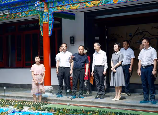 中國國際文化傳播中心執行主席龍宇翔到常德考察調研