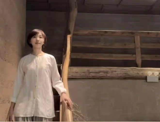 歐陽夏丹首回應離開央視變化,女人味越來越美,創業成功四處玩樂