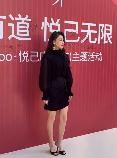 張柏芝張馨予同框比美,相差7歲看不出年齡,網友:張柏芝完勝
