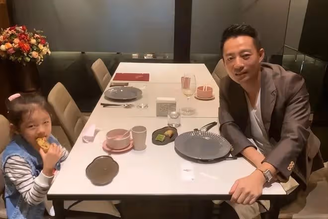 汪小菲直播赴台接娃回北京,玥兒迫不及待跟爸走,大S默許不敢言