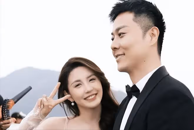 王思聰前任甜仇直播大婚現場!新郎被曝是官二代,證婚人來頭不小