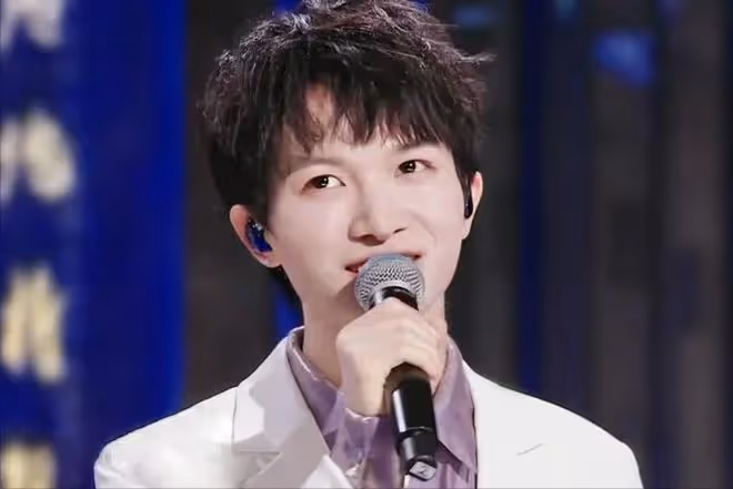 央視不再給華晨宇「留面子」,時代拋棄你的時候,連招呼都不會打