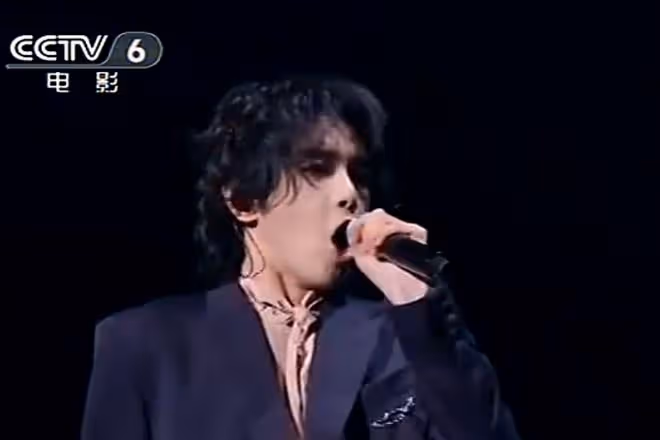 央視不再給華晨宇「留面子」,時代拋棄你的時候,連招呼都不會打