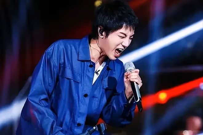 央視不再給華晨宇「留面子」,時代拋棄你的時候,連招呼都不會打