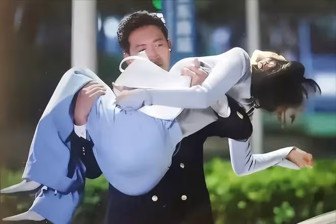 秦嵐,收手吧!沒完沒了的「秀身材」,再性感觀眾也會看膩