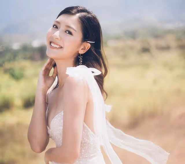 恭喜!香港知名女星宣布二胎懷子,如願嫁入豪門住過億海景豪宅