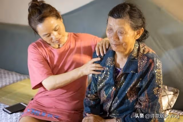 帶孫子8年,我「陽」了暈倒,兒媳看著都不管,我毅然搬走租房子