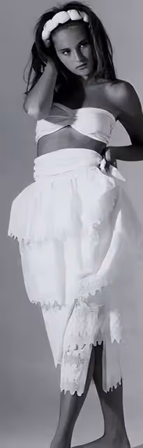 梅拉尼婭:16歲拍內衣寫真大膽又清純,特朗普見她的不雅照說時髦