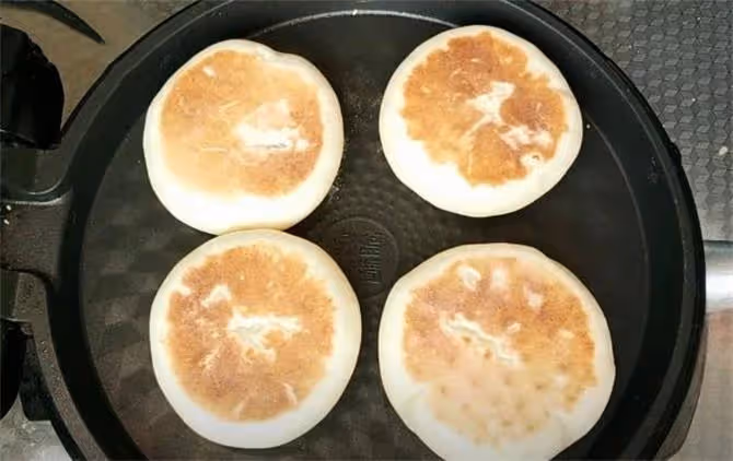 發麵餅夏天這樣做,無水無油,鬆軟香甜,比月餅簡單,比蛋糕好吃