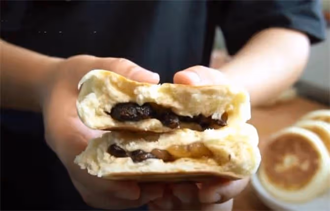 發麵餅夏天這樣做,無水無油,鬆軟香甜,比月餅簡單,比蛋糕好吃