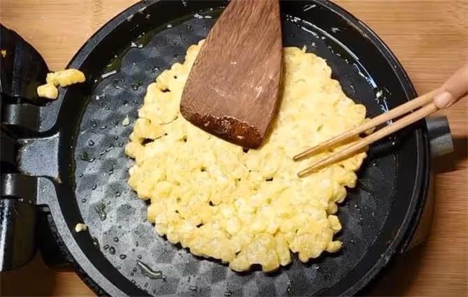 玉米烙香甜有訣竅,夏天簡單一做,晶瑩剔透,比月餅都好吃