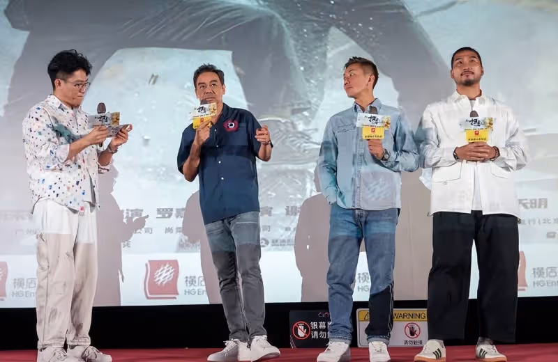 劉浩龍街頭賣唱無人識，十元一首仍無人問津，容祖兒為其痴情6年