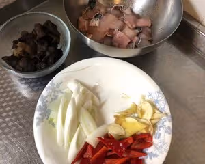 深得老媽真傳的                   爆炒黑魚片