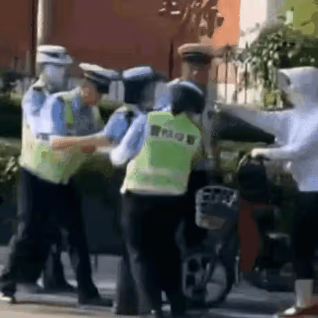 山東聊城女女交警罵人後續:真實身份遭曝光,網友:少來這一套