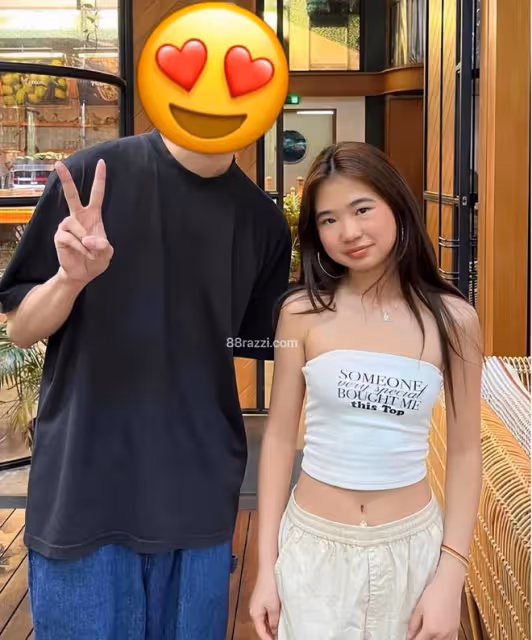 曹格12歲女兒近照,Grace穿抹胸裝過於成熟,臉蛋兒像爸身材像媽