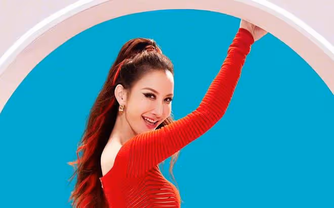 李玟離世與富豪老公的三次背叛有關,兩個養女也先後離開了她