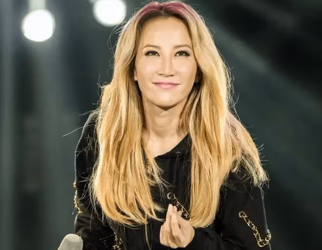 李玟因病離世,年僅48歲,姐姐分享家人最後合影照