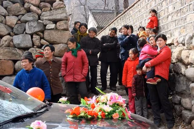 侄子結婚,作為姑姑的我隨禮8000,離開時,嫂子給我10000