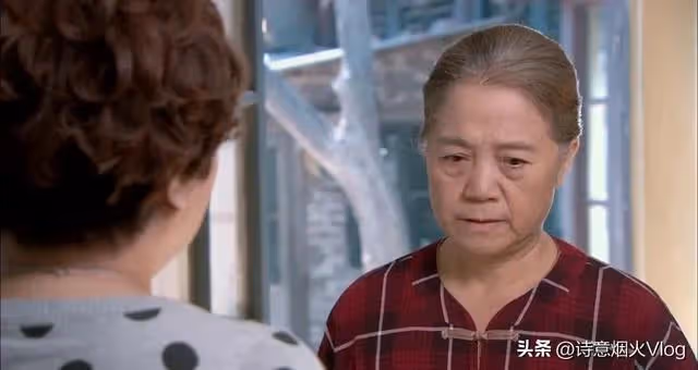 67歲阿姨自述:老伴走了才明白,餘生,錢才是我唯一的靠山