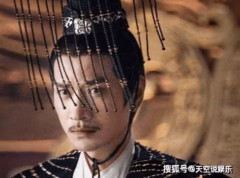 《玉骨遙》扮演時影父親的是哪個演員？《玉骨遙》時影為什麼喜歡朱顏？