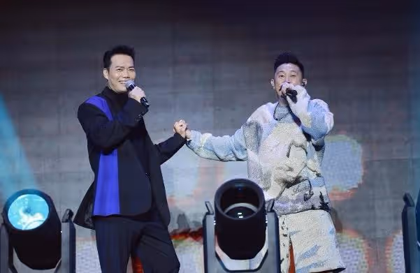 歐陽靖上海站巡唱！與謝天華重演《潛行追擊》劇情