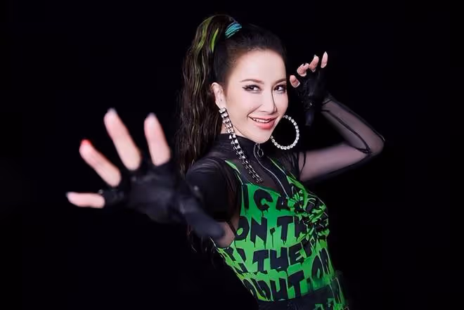 港媒曝48歲李玟自殺原因,和老公多次出軌有關!曾做9次人工受孕