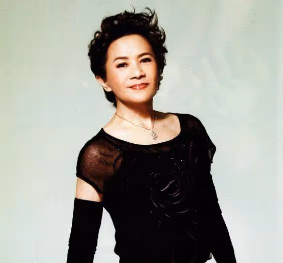 幫劉德華還4千萬債務,晚年被子女啃老破產,如今被華仔寵上天:我養她一輩子