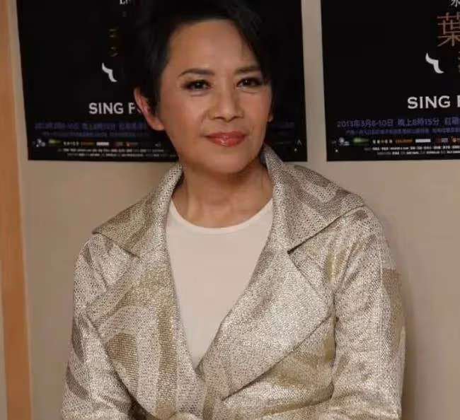 幫劉德華還4千萬債務,晚年被子女啃老破產,如今被華仔寵上天:我養她一輩子