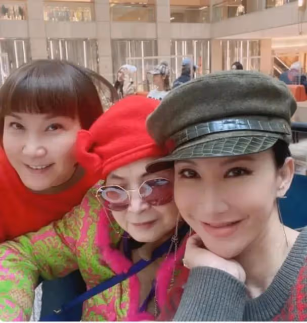 李玟生命最後時刻:中醫母親在她頭頂扎針,求西醫救女兒多一分鐘