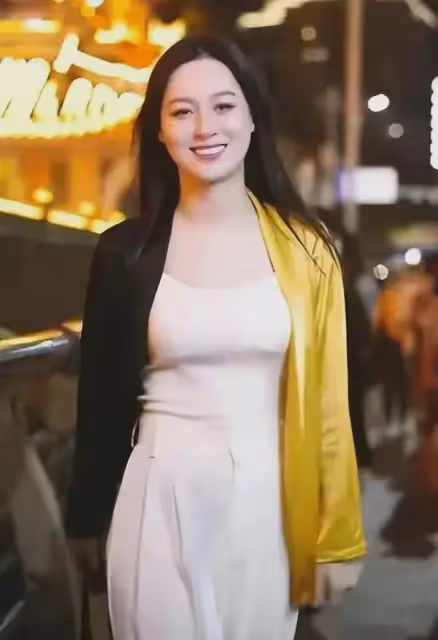 太勁爆了！唐藝收到超級求婚，男方送50億彩禮：7公司8工廠9別墅