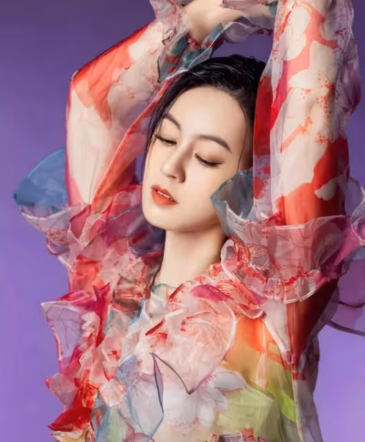 唐藝收到求婚!男方有7公司8工廠9別墅,送50億現金彩禮給力!