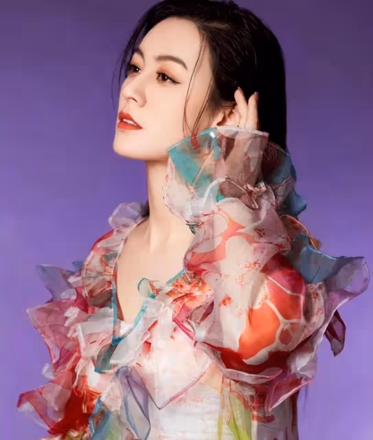 唐藝收到求婚!男方有7公司8工廠9別墅,送50億現金彩禮給力!