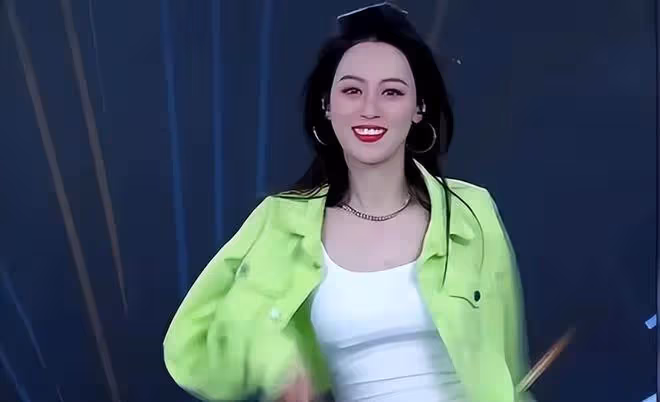 唐藝收到求婚!男方有7公司8工廠9別墅,送50億現金彩禮給力!