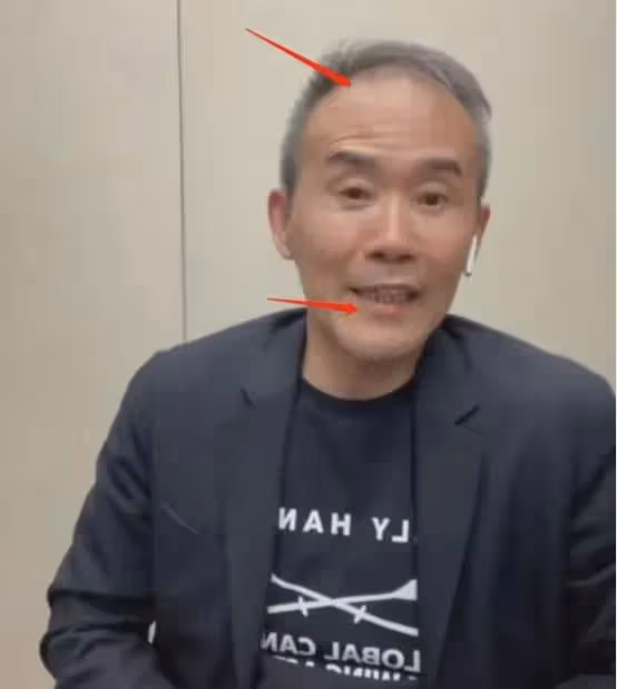 72歲王石直播模樣大變,臉型似42歲妻子田朴珺,斑禿嘴歪引人擔憂