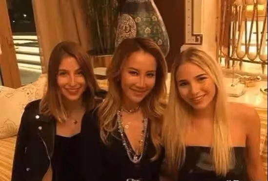 李玟彌留之際,其母一直在女兒頭頂針灸,堅持救她,場面讓人淚奔
