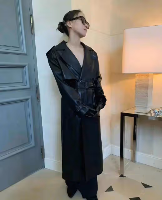 做你自己!竇靖童現身巴黎看秀,深V火辣造型引來王菲評論