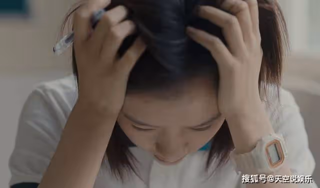 《追光的日子》高考無望?371的荒唐分數,詐出了任真的隱晦病情