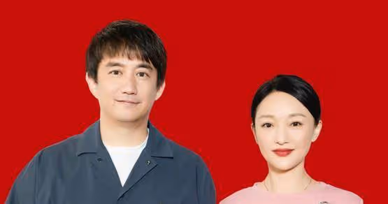 周迅首次夜間拍大片!穿牛仔馬甲配半身裙騎單車,48歲美得太瀟灑