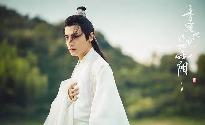 巴黎時裝周劉雯服飾引發爭議網友:欣賞不來