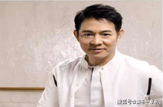 李連杰年輕時買下的3億豪宅,荒廢七年後,清潔阿姨成了人生贏家