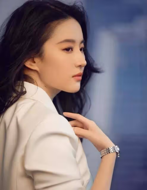 巴黎時裝周:那個用人格魅力走出一片天的女孩,現在變成這樣了…