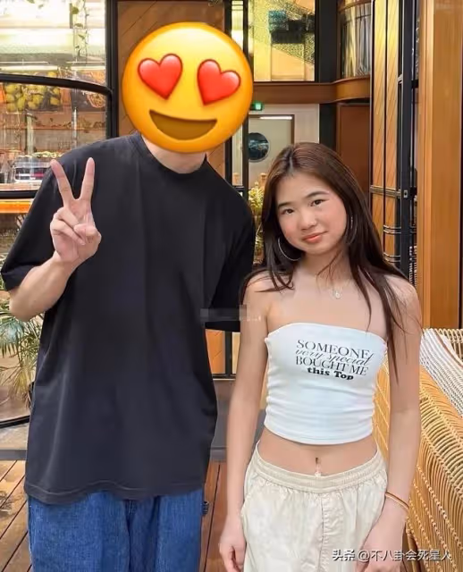 曹格12歲女兒引爭議,穿抹胸戴大耳環,星二代都走成熟風了嗎?