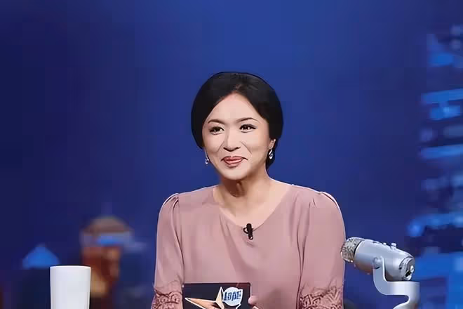 金星拒不道歉,發文回應女星穿深V捂胸:實力派不靠服飾博眼球!