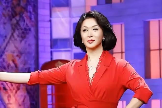 金星拒不道歉,發文回應女星穿深V捂胸:實力派不靠服飾博眼球!