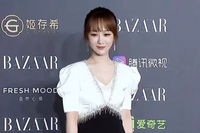 金星拒不道歉,發文回應女星穿深V捂胸:實力派不靠服飾博眼球!