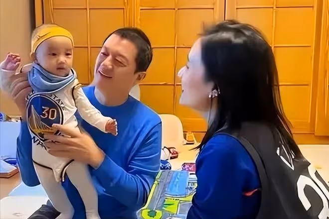 李亞鵬小女夏夏病情疑加重,走起來雙腿不對勁,與姥爺互動慢半拍