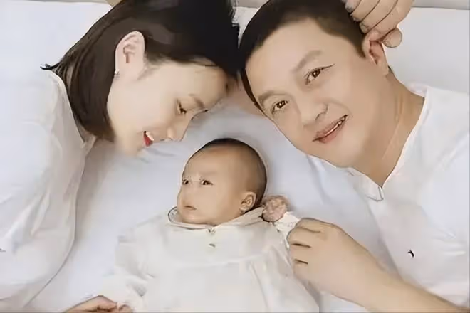 李亞鵬小女夏夏病情疑加重,走起來雙腿不對勁,與姥爺互動慢半拍