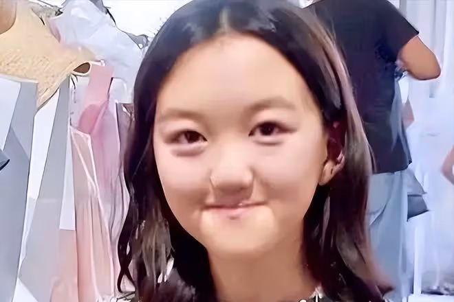 李亞鵬小女夏夏病情疑加重,走起來雙腿不對勁,與姥爺互動慢半拍