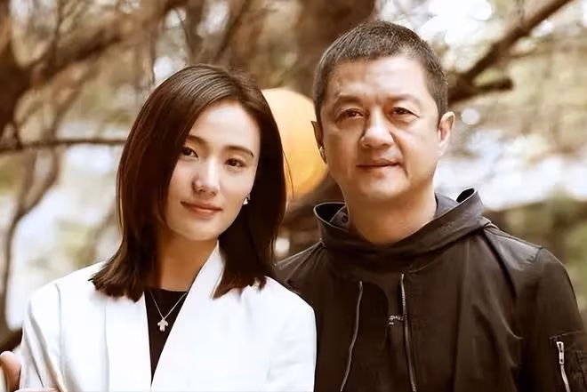 李亞鵬小女夏夏病情疑加重,走起來雙腿不對勁,與姥爺互動慢半拍